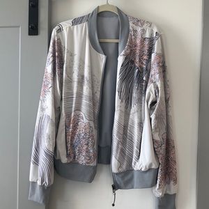 Reversible bomber jacket